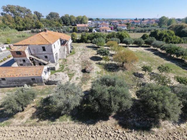 Terreno in vendita a Artigianale Marina, Mosciano Sant'Angelo