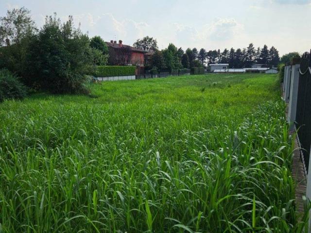Terreno in vendita a Giussano, Lombardia