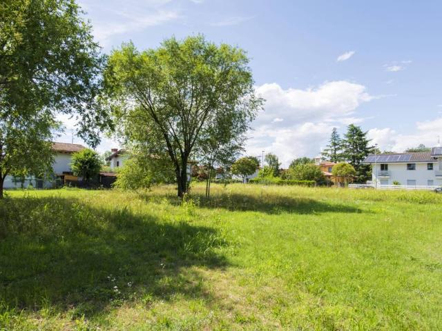 Terreno in vendita a Lucinico / Ločnik / Luzinìs, Gorizia