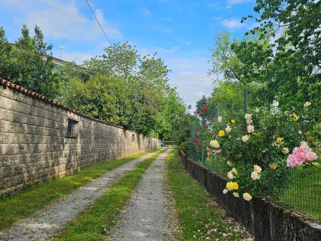 Terreno in vendita a Lucinico / Ločnik / Luzinìs, Gorizia