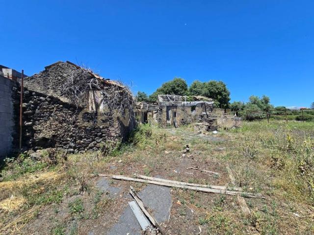 Terreno in vendita a Gravina Di Catania, Sicilia