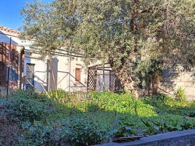 Terreno in vendita a Gravina Di Catania, Sicilia