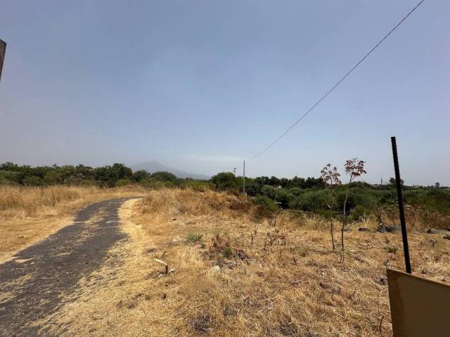Terreno in vendita a Gravina Di Catania, Sicilia