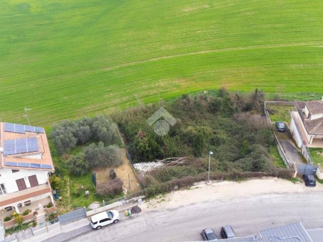 Terreno in vendita a Guidonia Montecelio, Roma Capitale