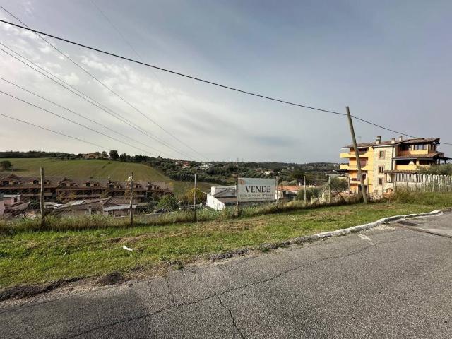 Terreno in vendita a Guidonia Montecelio, Roma Capitale