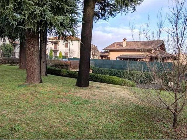 Terreno in vendita a Inverigo, Lombardia