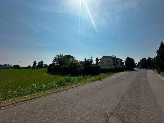 Terreno in vendita a Lacchiarella, Lombardia