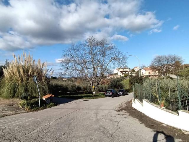 Terreno in vendita a Marcianese, Lanciano