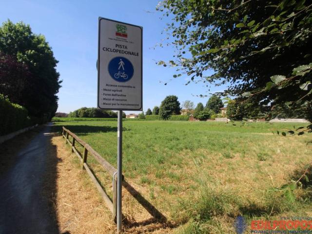 Terreno in vendita a Lazzate, Lombardia
