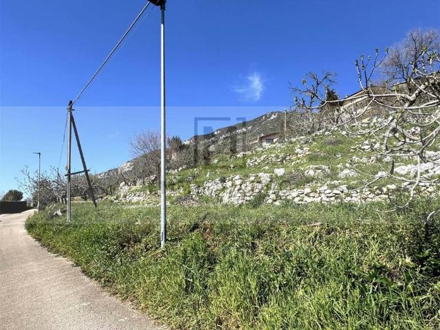 Terreno in vendita a Lenola, Lazio