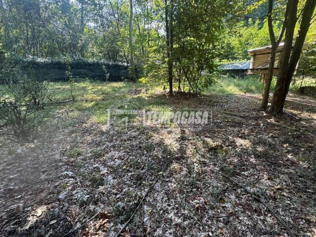 Terreno in vendita a Mocchirolo, Lentate sul Seveso