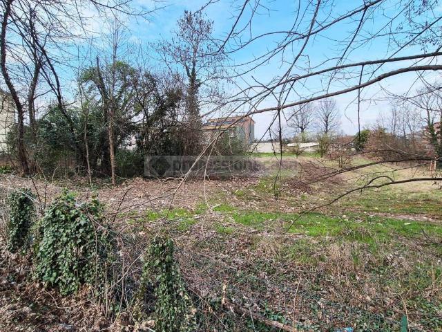 Terreno in vendita a Limbiate, Lombardia