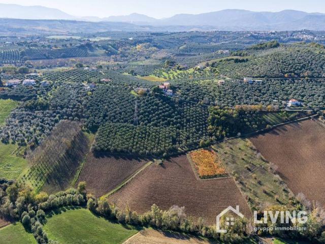 Terreno in vendita a Loreto Aprutino, Abruzzo