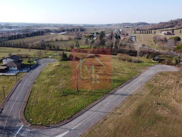 Terreno in vendita a Manzano, Friuli-Venezia Giulia