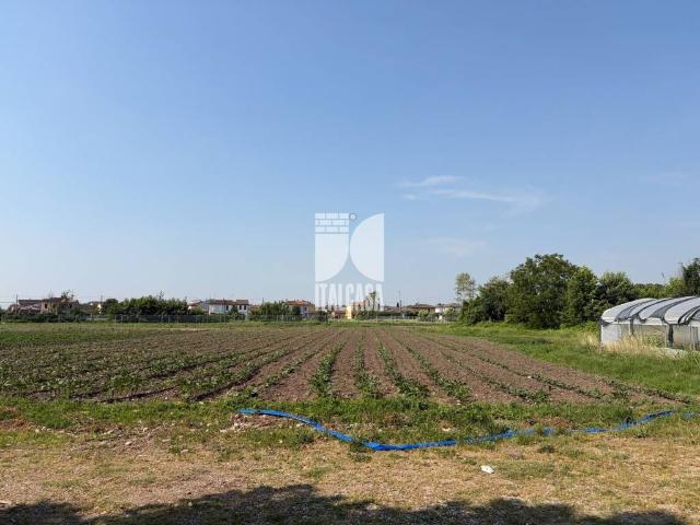 Terreno in vendita a Marmirolo, Lombardia