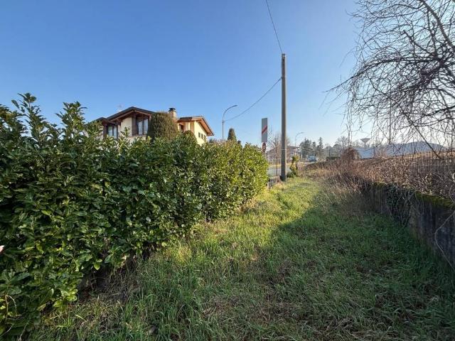 Terreno in vendita a Mojana, Merone