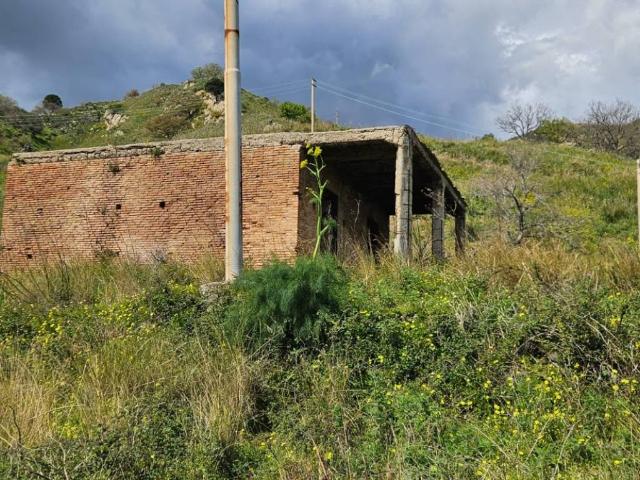 Terreno in vendita a Santa Margherita Marina, Messina