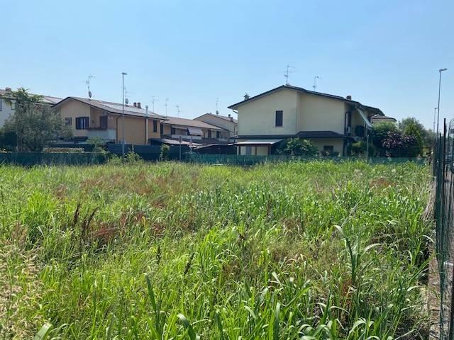Terreno in vendita a Misano Gera D'adda, Lombardia