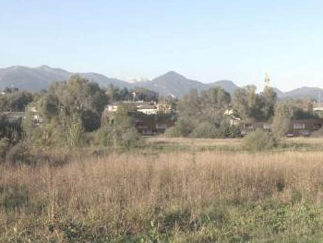 Terreno in vendita a Monguzzo, Lombardia