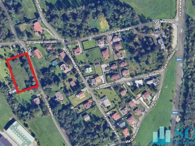 Terreno in vendita a Monguzzo, Lombardia