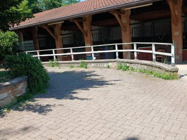 Terreno in vendita a Monguzzo, Lombardia