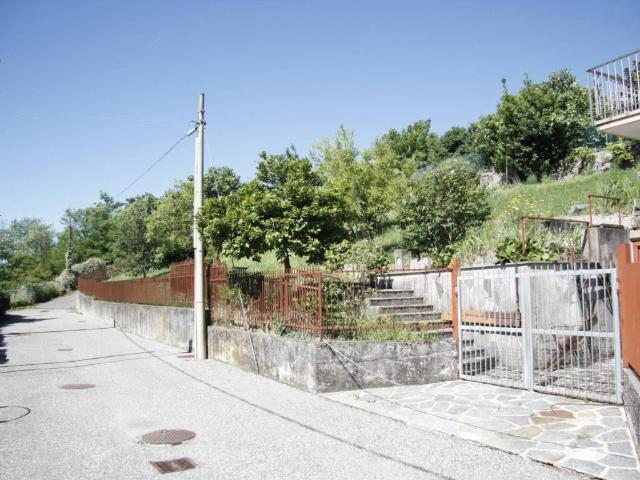 Terreno in vendita a Montano Lucino, Lombardia
