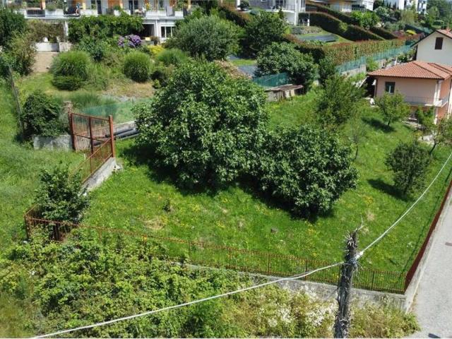 Terreno in vendita a Montano Lucino, Lombardia