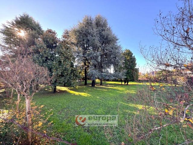 Terreno in vendita a Alte Ceccato, Montecchio Maggiore