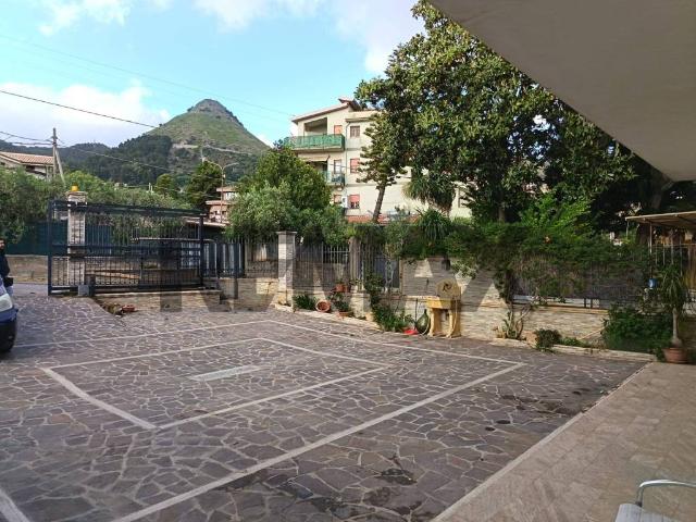 Terreno in vendita a Montelepre, Sicilia