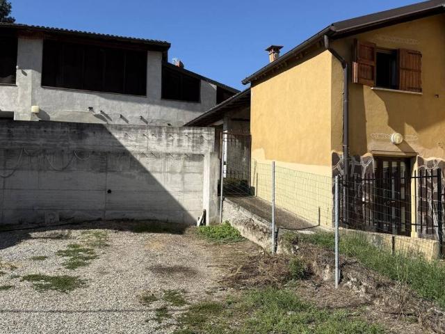 Terreno in vendita a Montescano, Lombardia