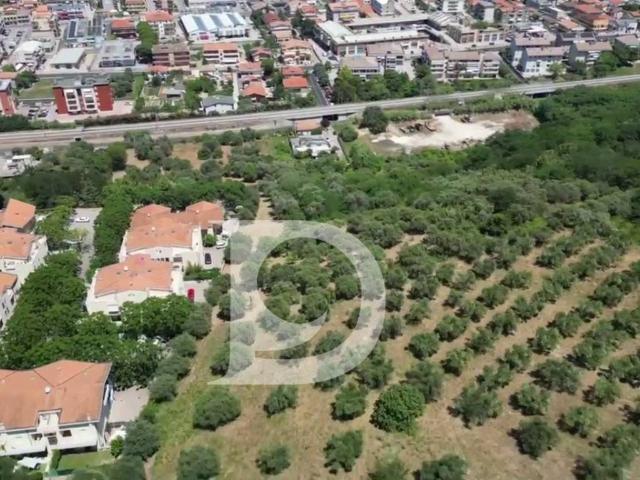 Terreno in vendita a Villa Canonico, Montesilvano