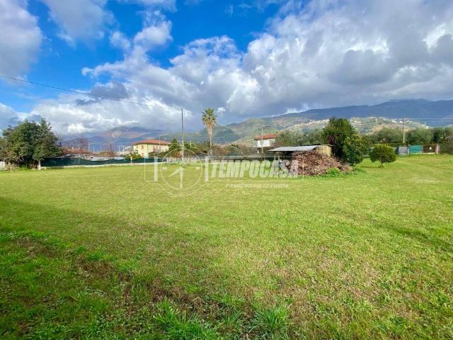 Terreno in vendita a Cervaiolo, Montignoso