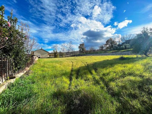 Terreno in vendita a Montorio Al Vomano, Abruzzo