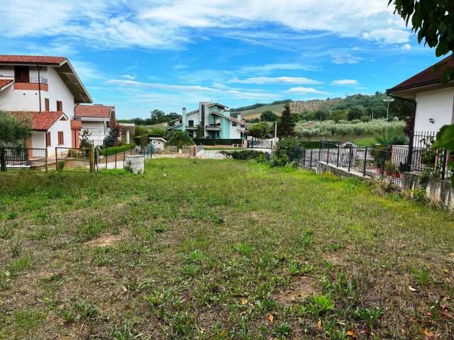 Terreno in vendita a Montorio Al Vomano, Abruzzo