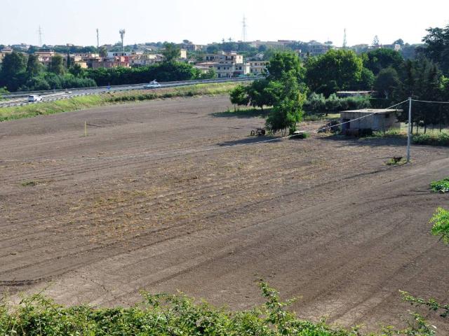 Terreno in vendita a Municipalità 4, Campania
