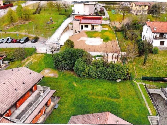 Terreno in vendita a Nembro, Lombardia