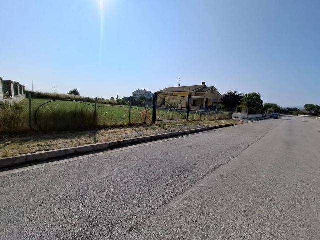 Terreno in vendita a Unione dei Comuni della Val Vibrata, Nereto
