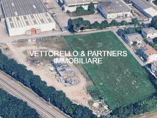Terreno in vendita a Sovernigo, Paese