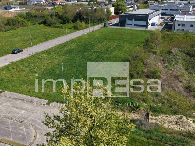 Terreno in vendita a Paese, Veneto