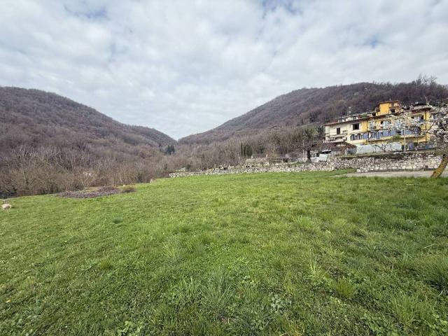 Terreno in vendita a Palazzago, Lombardia