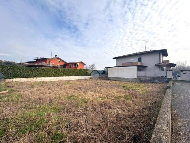 Terreno in vendita a Pandino, Lombardia