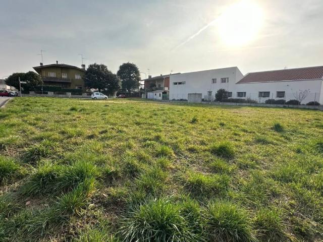 Terreno in vendita a Pasian Di Prato, Friuli-Venezia Giulia