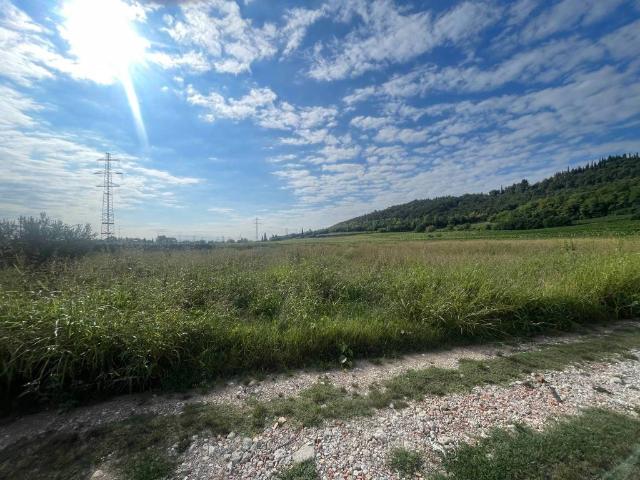 Terreno in vendita a Pastrengo, Veneto