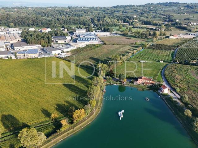 Terreno in vendita a Pastrengo, Veneto