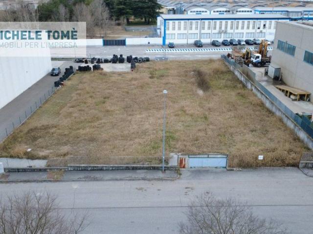 Terreno in vendita a Pastrengo, Veneto