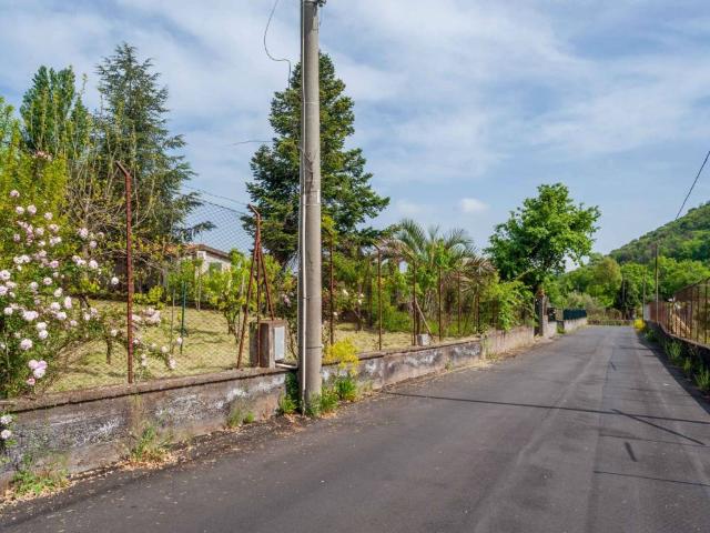 Terreno in vendita a Pedara, Sicilia