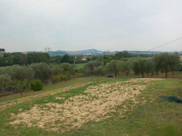 Terreno in vendita a Villa Fastiggi, Marche