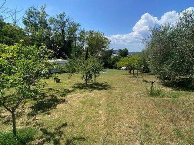 Terreno in vendita a Villa Fastiggi, Marche