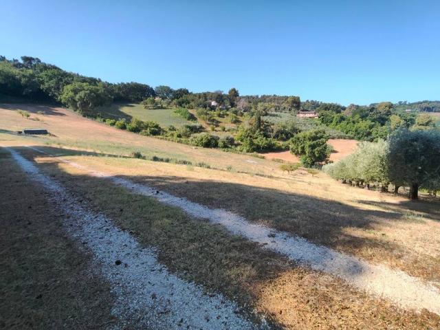 Terreno in vendita a Villa Fastiggi, Marche