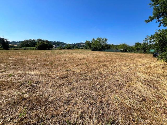 Terreno in vendita a Villa Fastiggi, Marche
